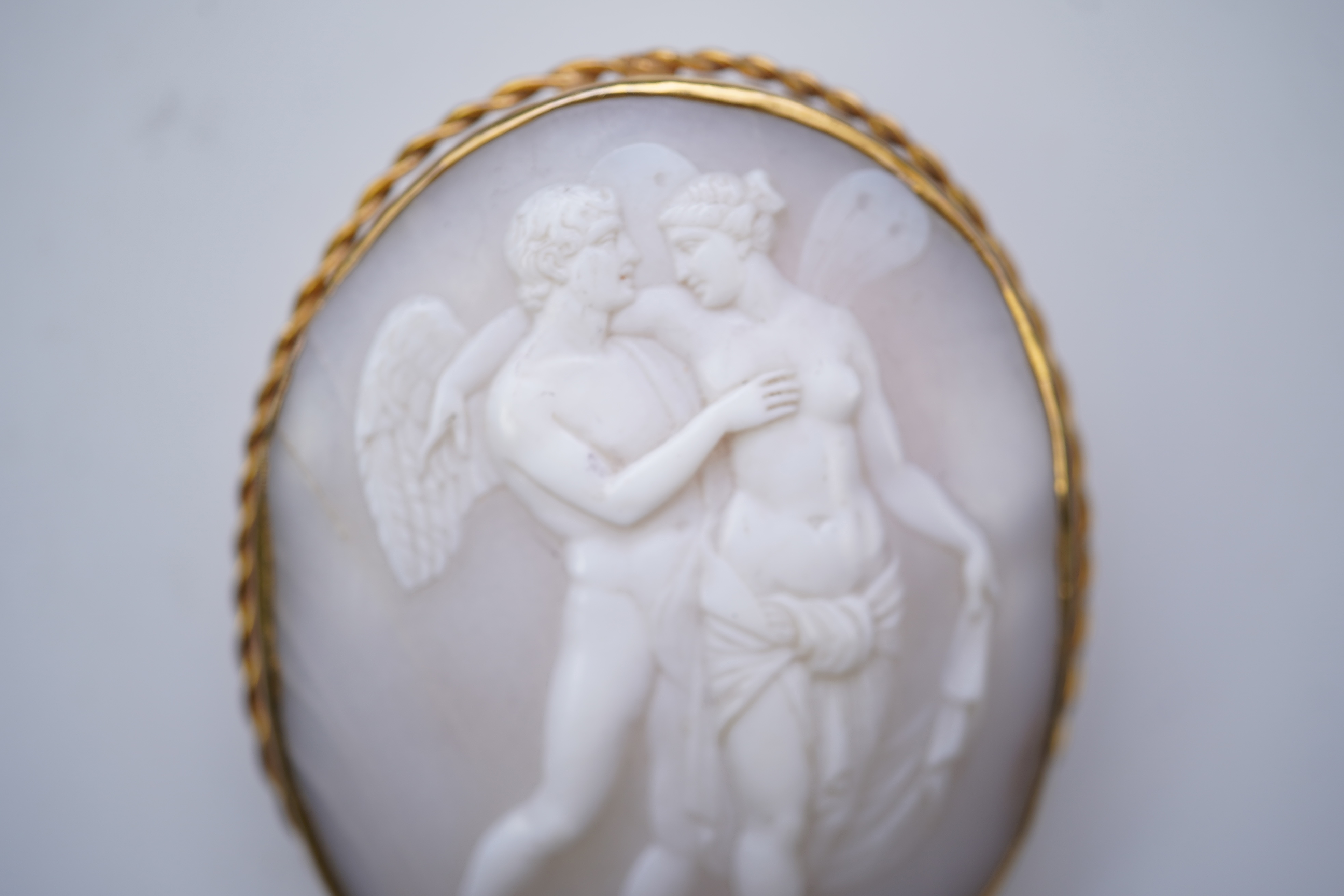 A shell cameo brooch, late 19th/early 20th century